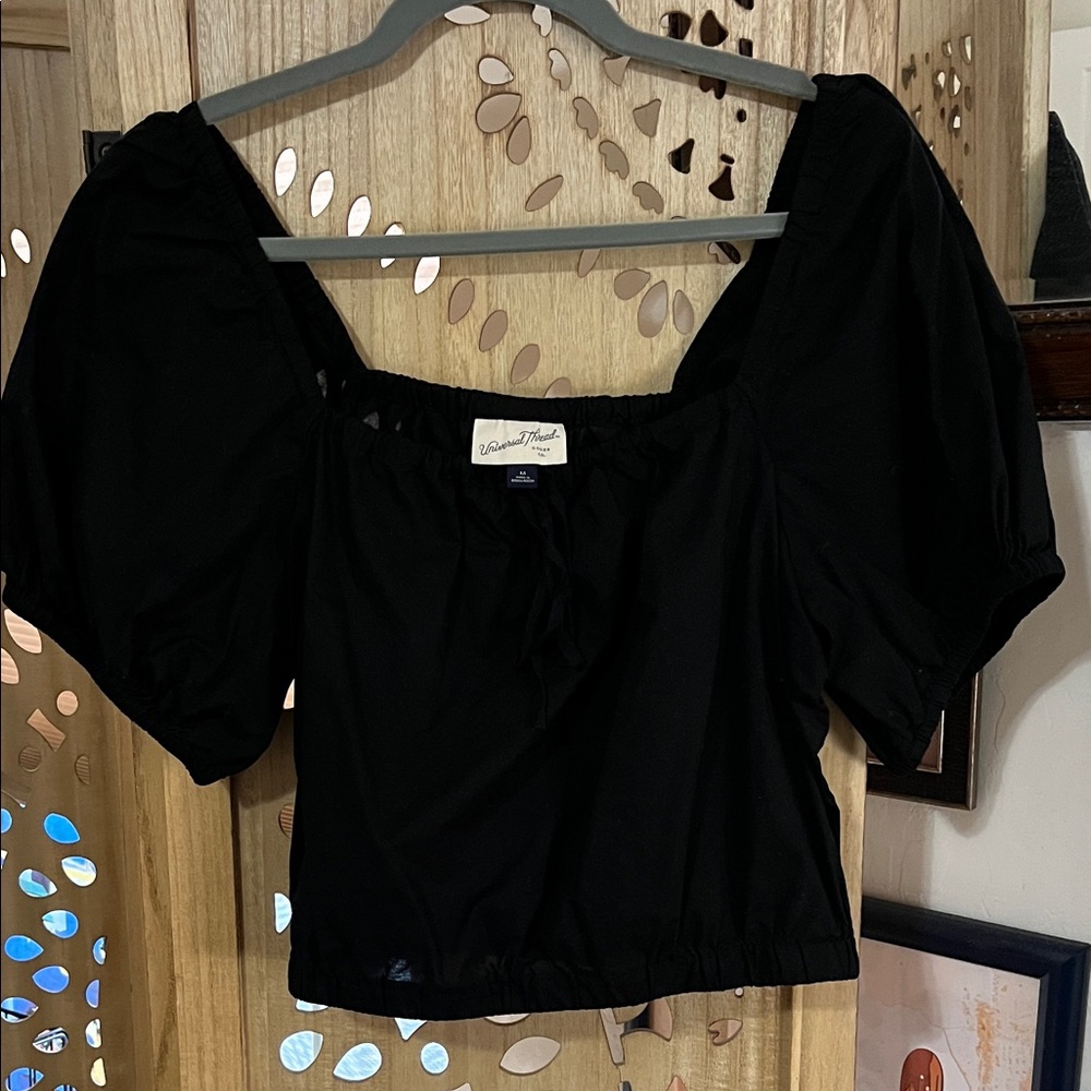 Universal Thread black puff sleeve crop top